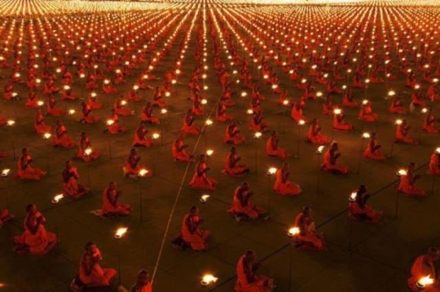 100,000 Monks In Meditation For World Peace!