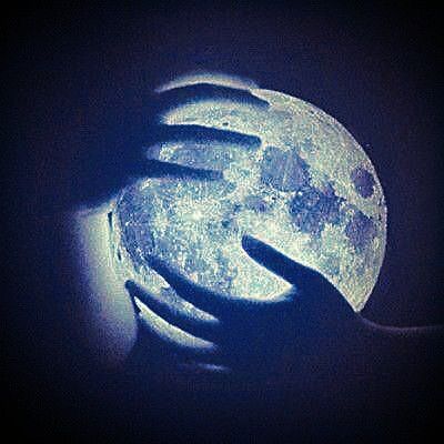 Moon hands
